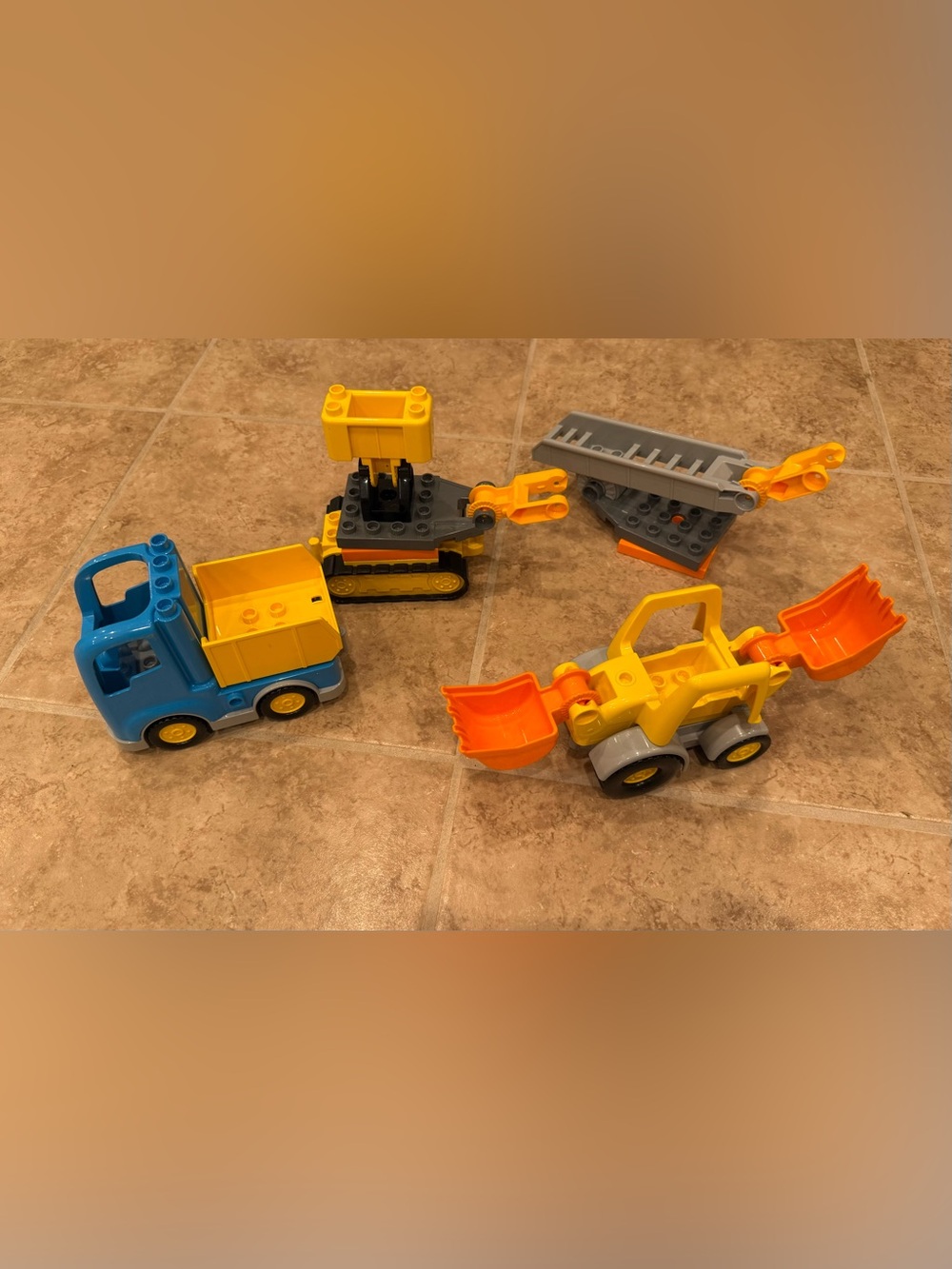 Duplo Lego construction pieces truck excavator caterpillar 17 pieces